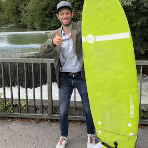 Florian-Schoenemann-Flusswelle-Surfboard-Muenchen