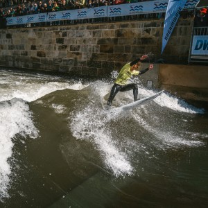 Leinewelle-Flusssurfen-Wettkampf