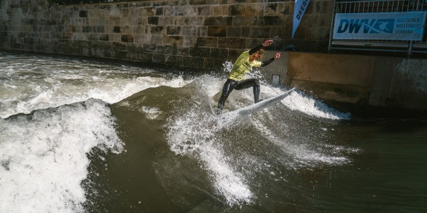 Leinewelle-Flusssurfen-Wettkampf