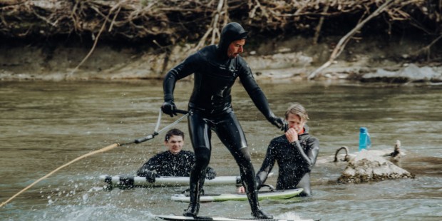 Surfing-in-the-river-with-a-bungee-rope-and-foil-board